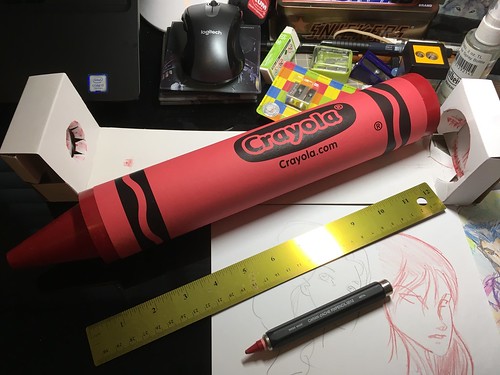 Art Supplies Reviews and Manga Cartoon Sketching: Crayola Special Edition  Giant Red Crayon Highlight